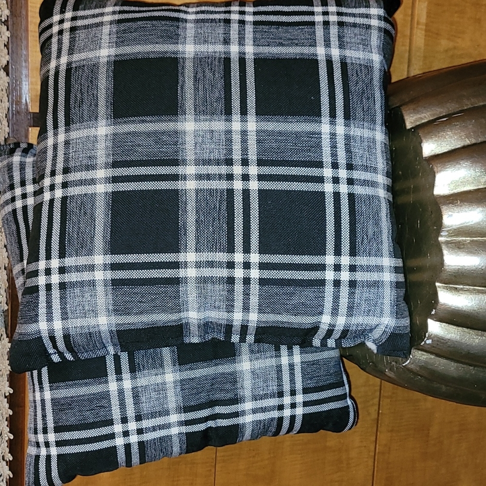Toss pillows